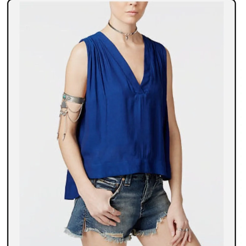 FREE PEOPLE DARCY V-NECK HI-LOW SLEEVELESS TOP BLUE COBALT Size Small
